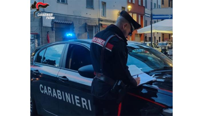 Parma: si toglie il braccialetto elettronico e va a casa della madre obbligandola a consegnargli dei soldi. Arrestato 47 italiano 