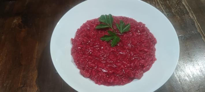 Colorato risotto di rapa rossa