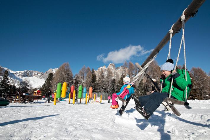 Sulla neve col beb&egrave; , settimana bianca in Val di Fassa: Kinderpark, piste e  passeggiate 