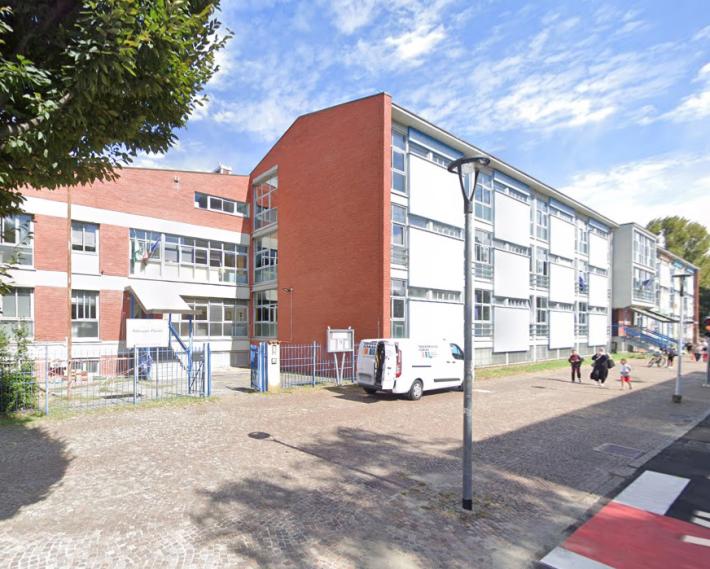 Prof picchiata da un liceale, ragazzo ritirato, la scuola: "Torni da noi"