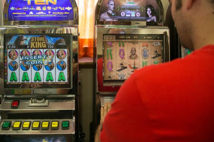 Cresce la ludopatia:   sono 91 le persone  in cura all'Ausl