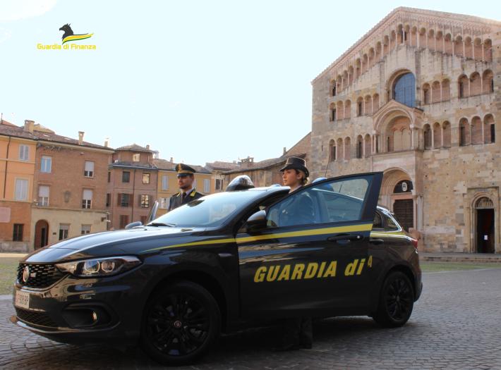 Frode fiscale milionaria nel commercio dei pallet: un arrestato nel Parmense, tre ai domiciliari