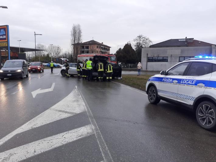 Schianto tran due auto in via 24 Maggio a Fidenza: un ferito