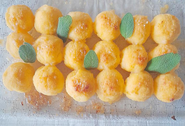 Piccole palline di polenta buone, economiche e veloci da preparare