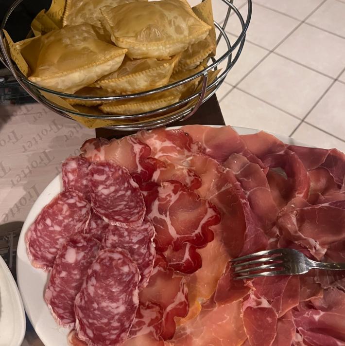 Trotter ristorante, tigelle e torta fritta con il lambrusco ecco i sapori di casa