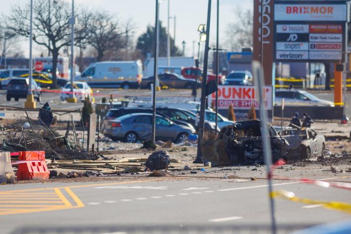 Schianto di Philadelphia (oltre ai sei sull'aereo) un morto a terra e 19 feriti