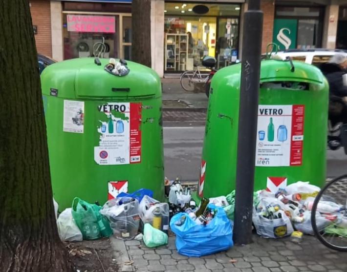 Raccolta differenziata in via spezia