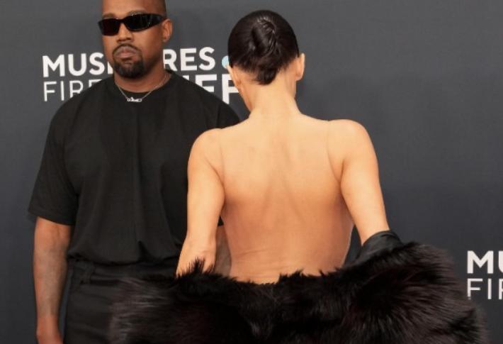 "Kanye West e Bianca Censori verso il divorzio". Ma un collaboratore smentisce 