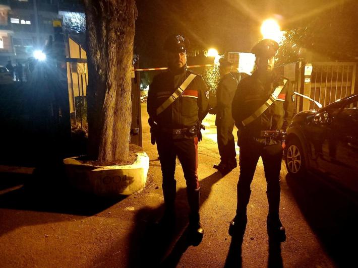 Spara 10 colpi ai ladri in azione, ne uccide uno: vigilante indagato