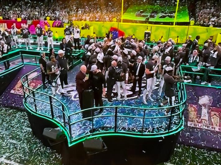 Sovvertito ogni pronostico: i Philadelphia Eagles vincono il Super Bowl. Dominati e schiantati i favoriti Kansas City di Mahomes 40-22