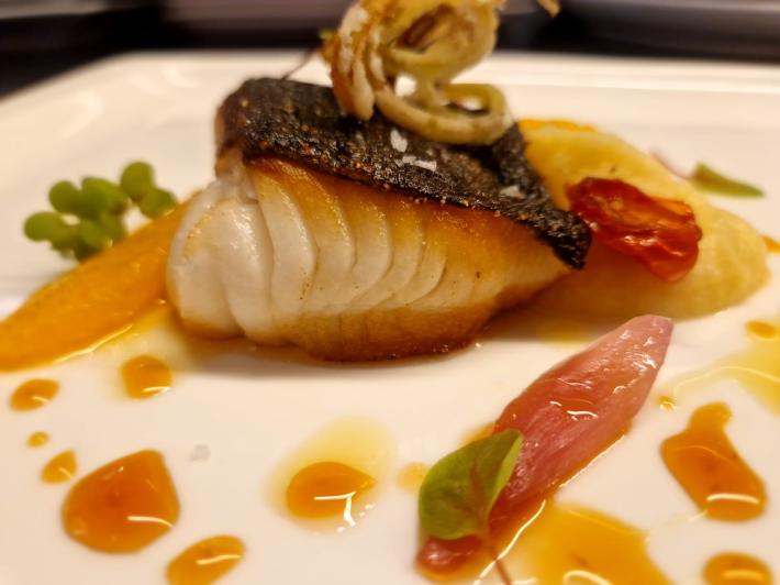 Carbonaro dell'Alaska con pur&egrave; di sedano rapa