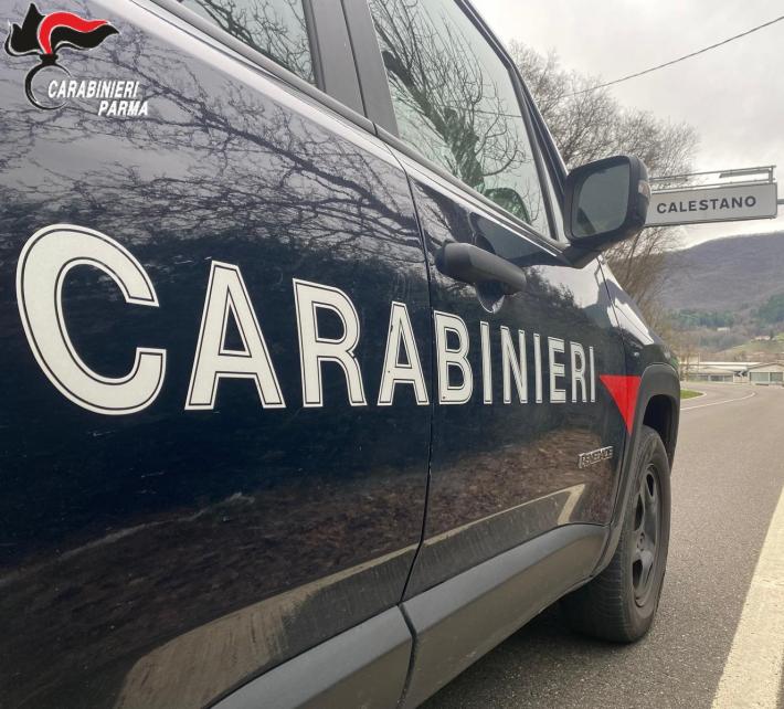 Sala Baganza: parcheggia l&rsquo;auto a lato della strada e ferma un automobiolista simulando uno stato di necessita&rsquo;. Denunciato 53enne