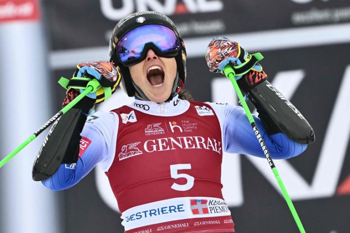 Una grandiosa Brignone vince gigante Sestriere, quarta Goggia