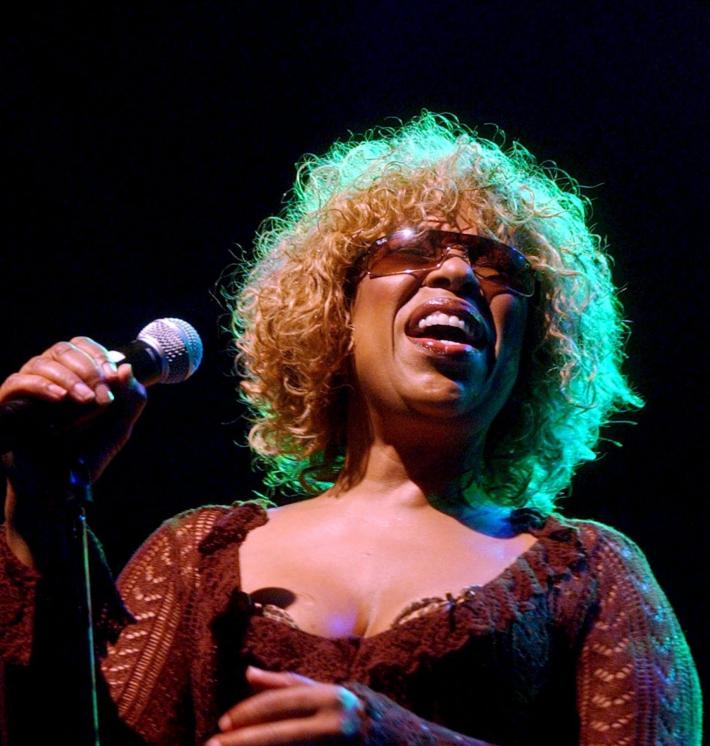 Addio a Roberta Flack, star della musica anni '70: fra i suoi successi,  "Killing Me Softly With His Song"