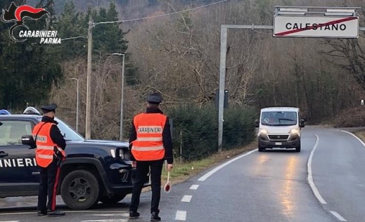 Ruba bottiglie di vino nel supermercato a Calestano: beccato e identificato grazie alle telecamere