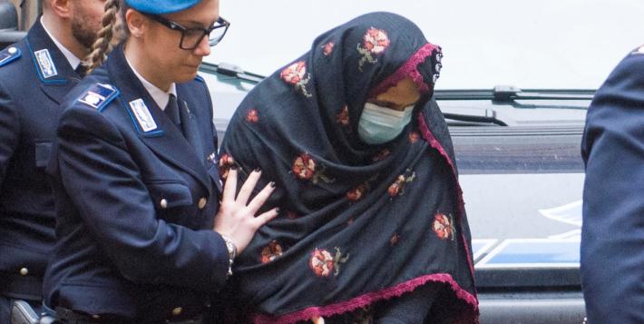 Omicidio di Saman, processo d'appello: la madre Nazia Shaheen per la prima volta in tribunale dopo l&rsquo;estradizione 