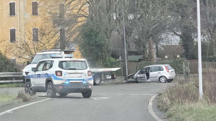 Schianto nel cuore di Citerna: un ferito al Maggiore