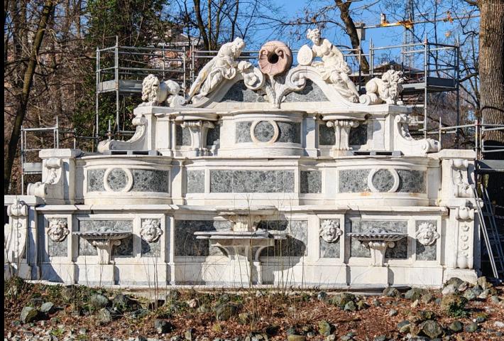 La fontana del Trianon... "spacchettata"