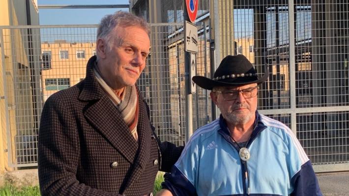 Lo 'Sceriffo' torna libero, il paese non lo vuole e si ribella