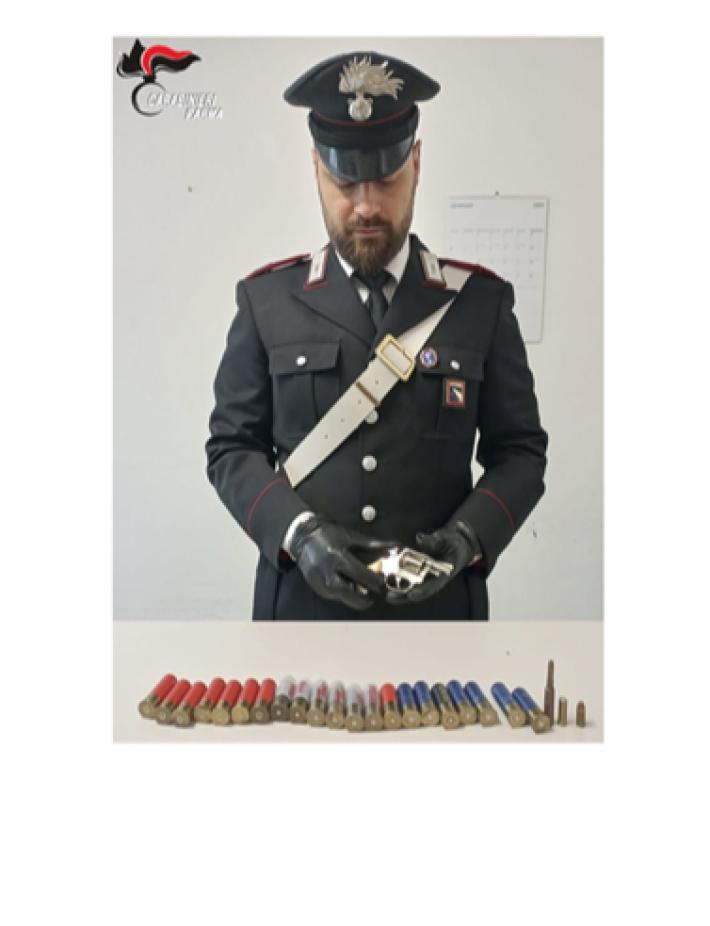 Traversetolo: una persona denunciata per minacce e detenzione abusiva di armi e munizioni