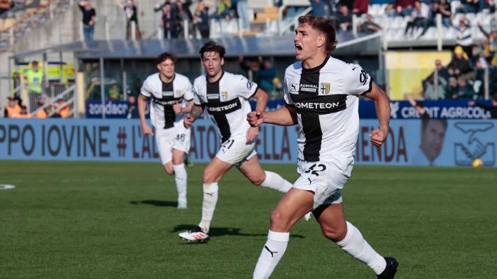 Parma nel segno di Pellegrino: entra, segna l'1-1 e poi firma il secondo pareggio. Col Toro finisce  2-2. La classifica 