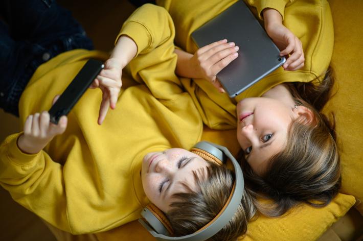 Stregati dallo schermo,  &laquo;sconnessi&raquo; con  la  salute