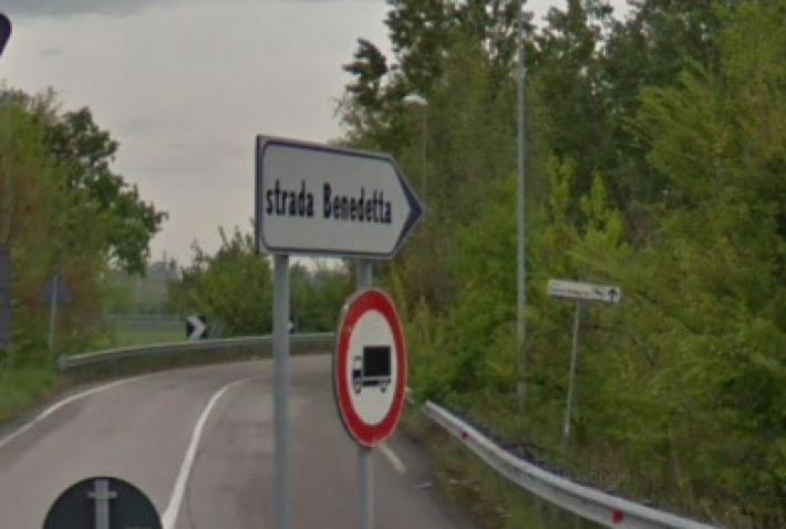 Due incidenti in sequenza: un tamponamento a Cascinapiano, auto urta un monopattino in strada Benedetta. Due feriti all'ospedale