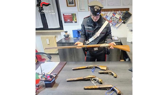 Dopo le minacce spuntano armi abusive che vengono sequestrate dai carabinieri intervenuti. Denunciato 60enne