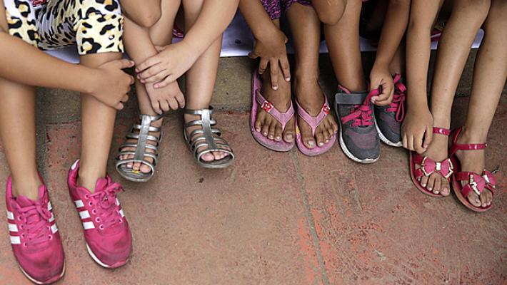 Consulta, anche single possono adottare minori stranieri 