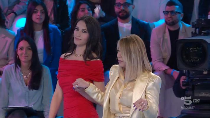 Amici, incomincia il serale. La prof parmigiana Deborah Lettieri: "Inizia l'avventura, tifate per noi"