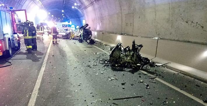 Frontale nel Comasco, due morti e 5 feriti 