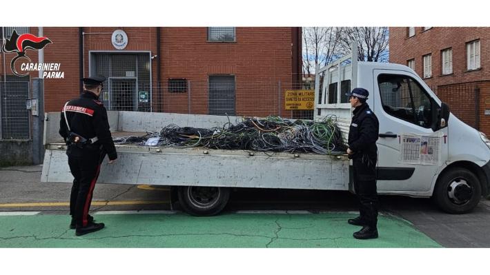 Felegara di Medesano: due colpi in poche decine di minuti, fermato autocarro pieno di cavi di rame e parti in metallo rubate da due aziende della provincia. Tre persone denunciate