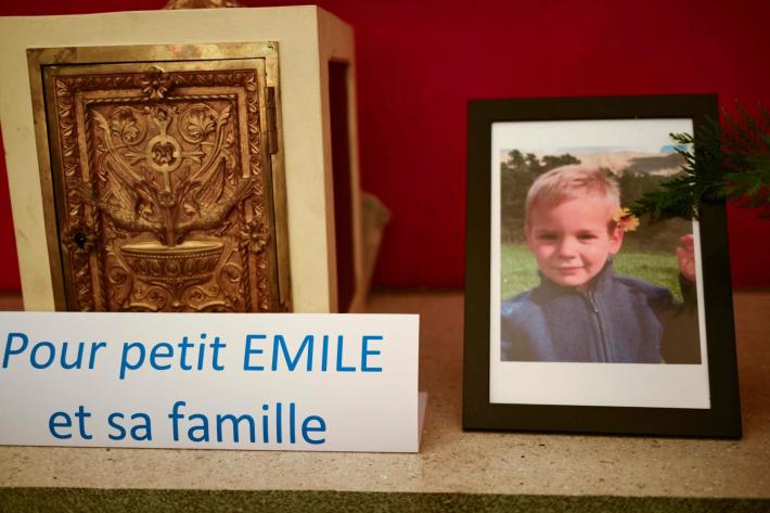 Svolta nel caso del piccolo Emile in Franciafermati i nonni