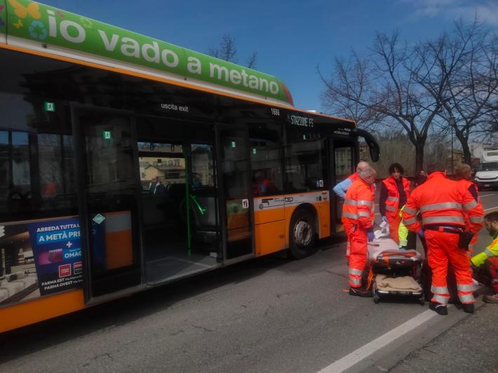Viale Mariotti, persona investita da un autobus