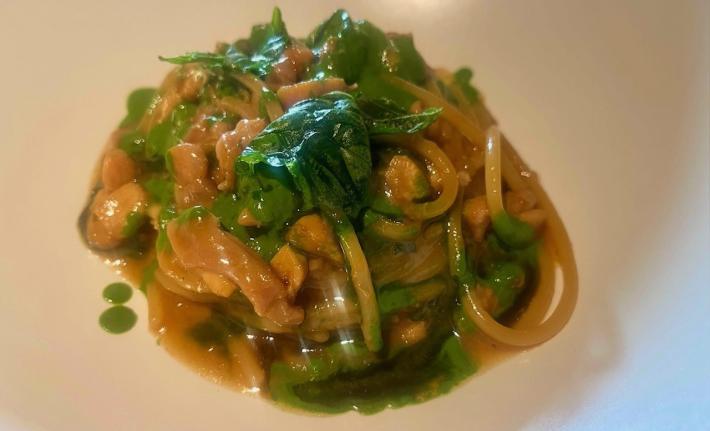 Spaghettone coniglio e cime di rapa