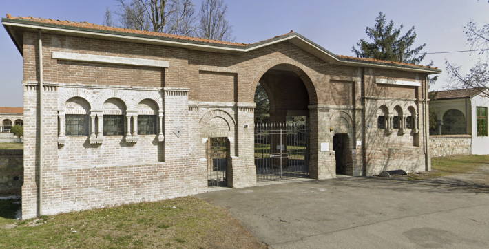 In un cimitero targa per caduti di Sal&ograve;, polemiche nel Parmense