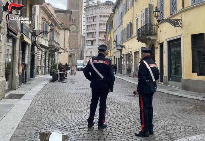 Parma: indagine lampo dei carabinieri, ladro "acrobata" e complice scoperti grazie ai video: denunciati due 30enni 