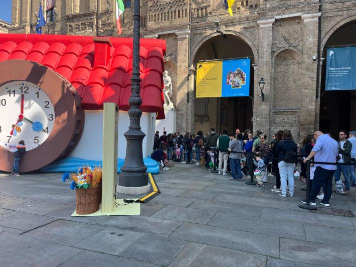 Lunga coda in piazza per visitare il Mulino Bianco