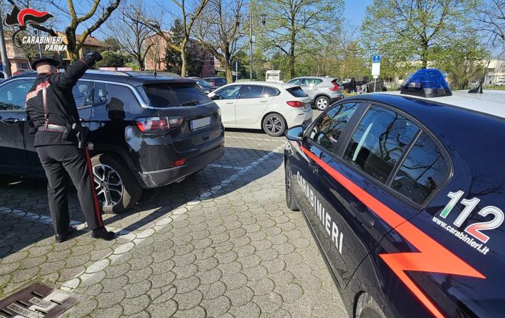 Bimba a Noceto lasciata nell'auto sotto il sole: intervengono i carabinieri  e la salvano dal peggio. Mamma denunciata