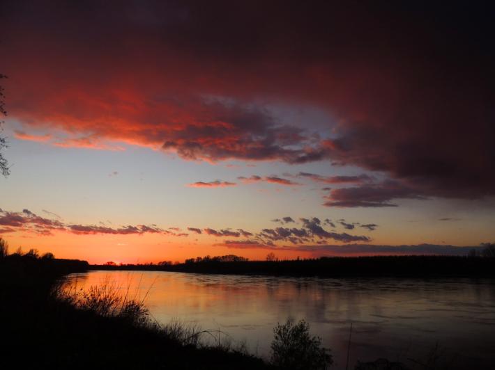 Barca fuori controllo per il vento sul Po: gruppo messo in salvo dai vigili del fuoco fra Parmense e Cremonese