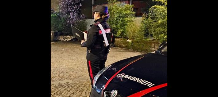 Vessazioni e violenze alla madre: 19enne denunciato con divieto di avvicinamento e braccialetto elettronico