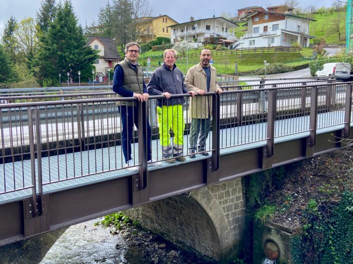 Bedonia, aperta la passerella pedonale sul Rio dei Tufi. Investiti 95mila euro