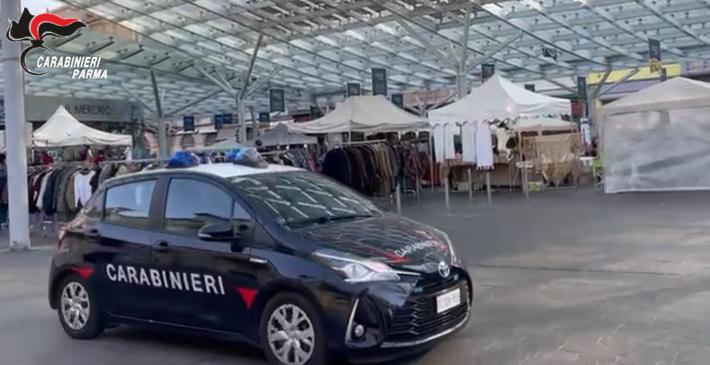 Tutto in pochi minuti, la stessa notte e in pochi metri in Ghiaia, saltano due furti, gli va bene il terzo: denunciato 31enne