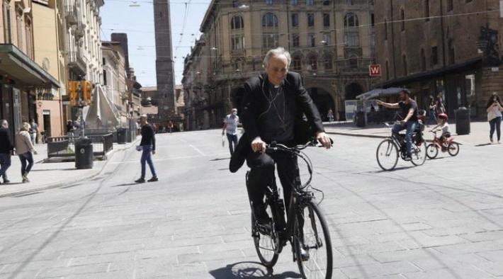 Matteo Maria Zuppi: perch&egrave; &egrave; il papa della Gen Z