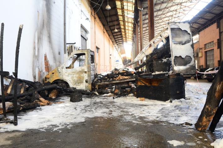 Rogo all'ex Salamini. Camion distrutto da un incendio doloso