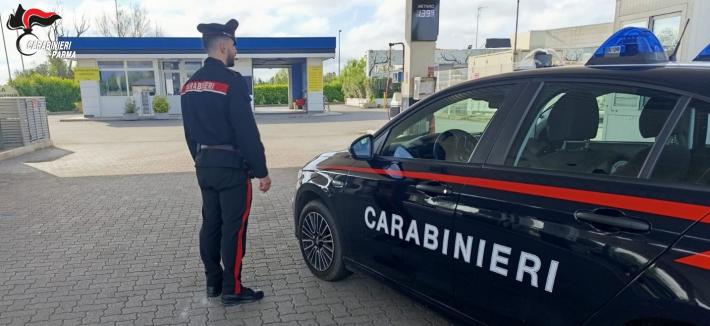 Parma: in pieno giorno si intrufola nell'ufficio di un'area di servizio carburanti e arraffa 1.200 euro in contanti. Denunciato 21enne italiano