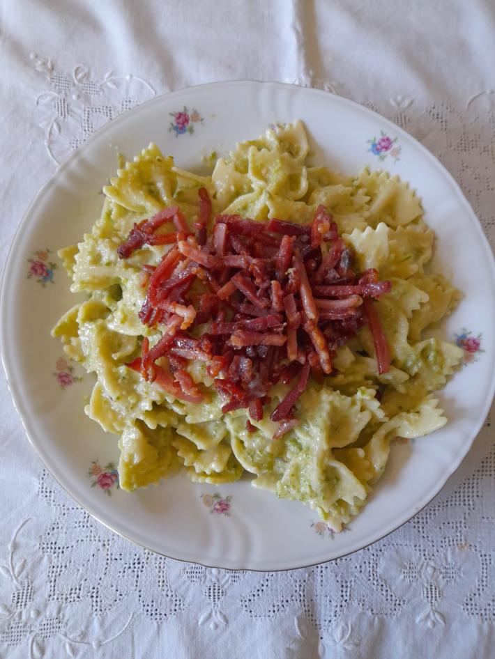 Irresistibili farfalle  asparagi e speck