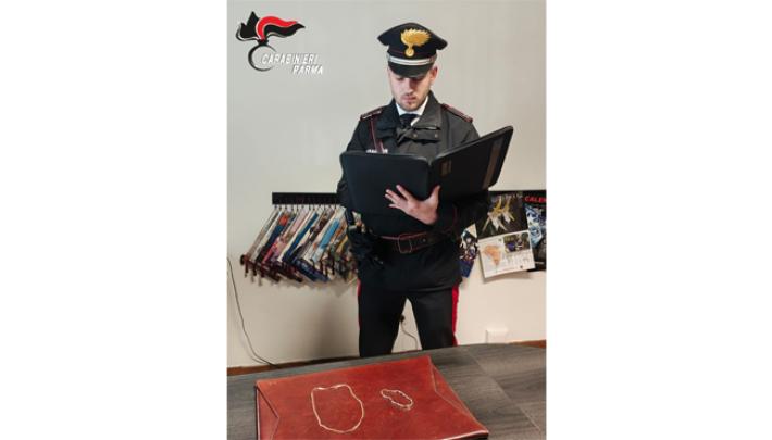 Langhirano: entra in gioielleria e ruba monili i n oro per un valore di 5.300 euro. Denunciata 50enne italiana 