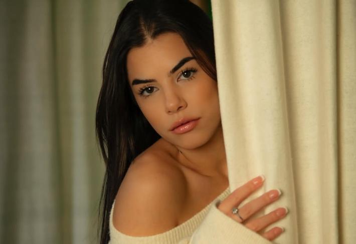 Chiara Balistreri, vittima di violenza, naufraga all&rsquo;Isola dei famosi 2025: perch&eacute; la sua presenza pu&ograve; aiutarci a ripensare i reality