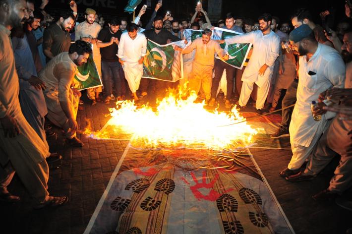 Attacchi India-Pakistan, i morti sono almeno 34. Sale la tensione tra le due potenze nucleari